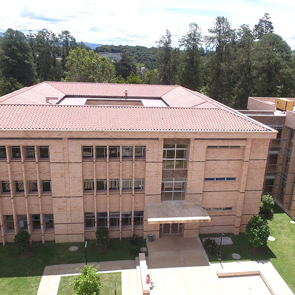 Laboratorio-Universidad-de-Antioquia-sede-Oriente-Catalan-y-vertical-de-catalan-palido